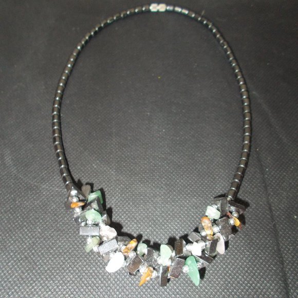 Luxury Fashion Necklace - Picture 2 of 3